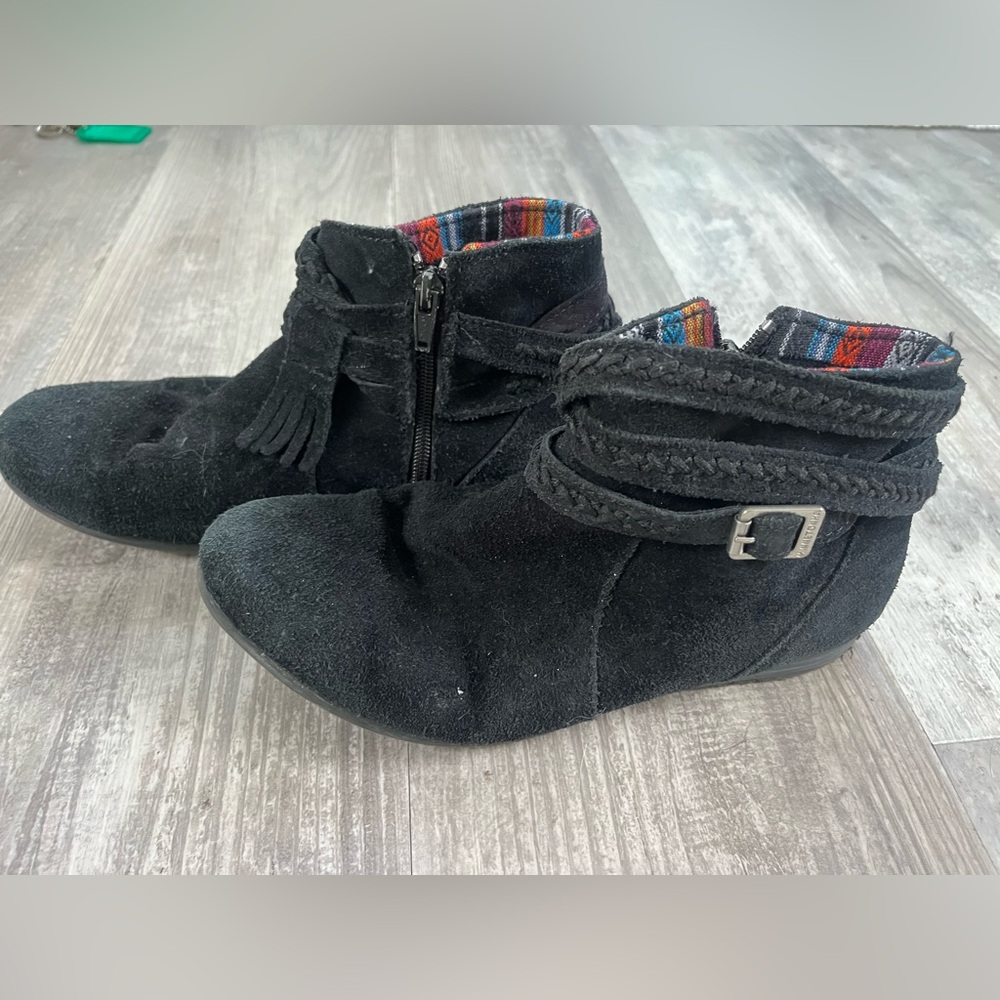 Minnetonka Dixon boots black 7.5